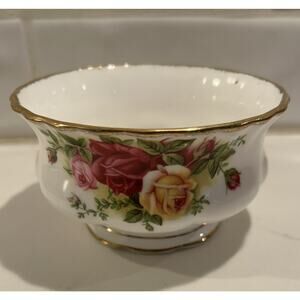Vintage Royal Albert Old Country Roses Bone China Fluted Open Sugar Bowl England